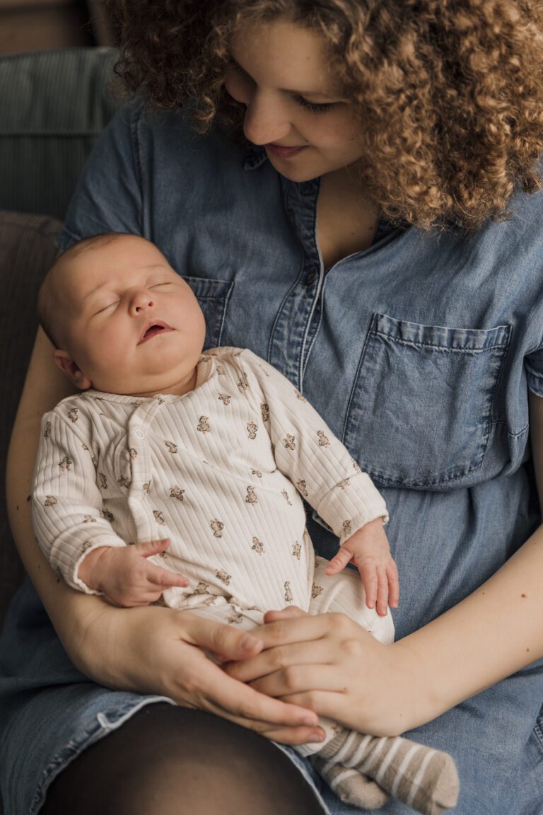 Newborn fotoshoot Apeldoorn baby shoot pasgeboren familie gezin Gelderland Beekbergen Teuge Twello Ugchelen Vaassen papa mama ouders