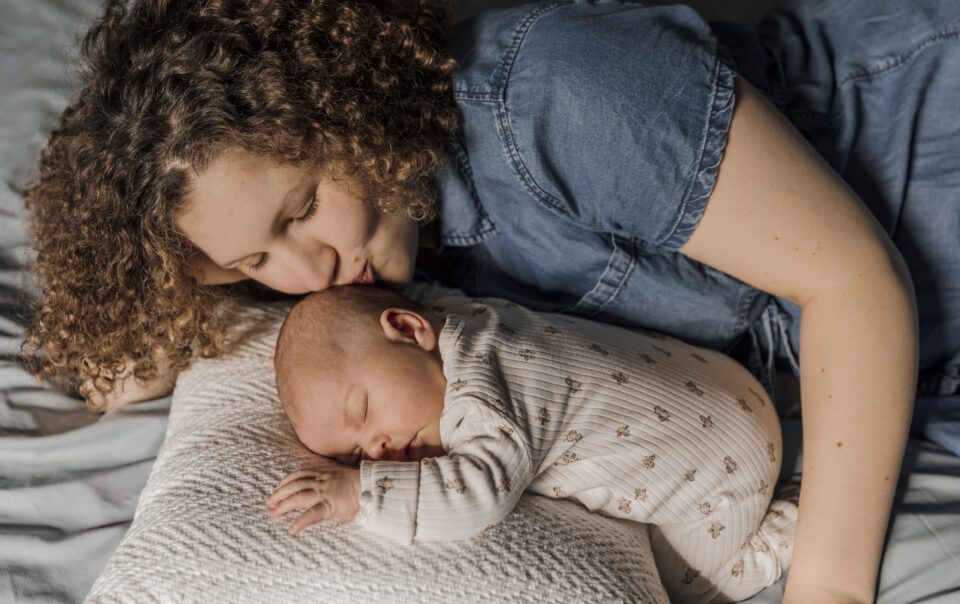 Newborn fotoshoot Apeldoorn baby shoot pasgeboren familie gezin Gelderland Beekbergen Teuge Twello Ugchelen Vaassen