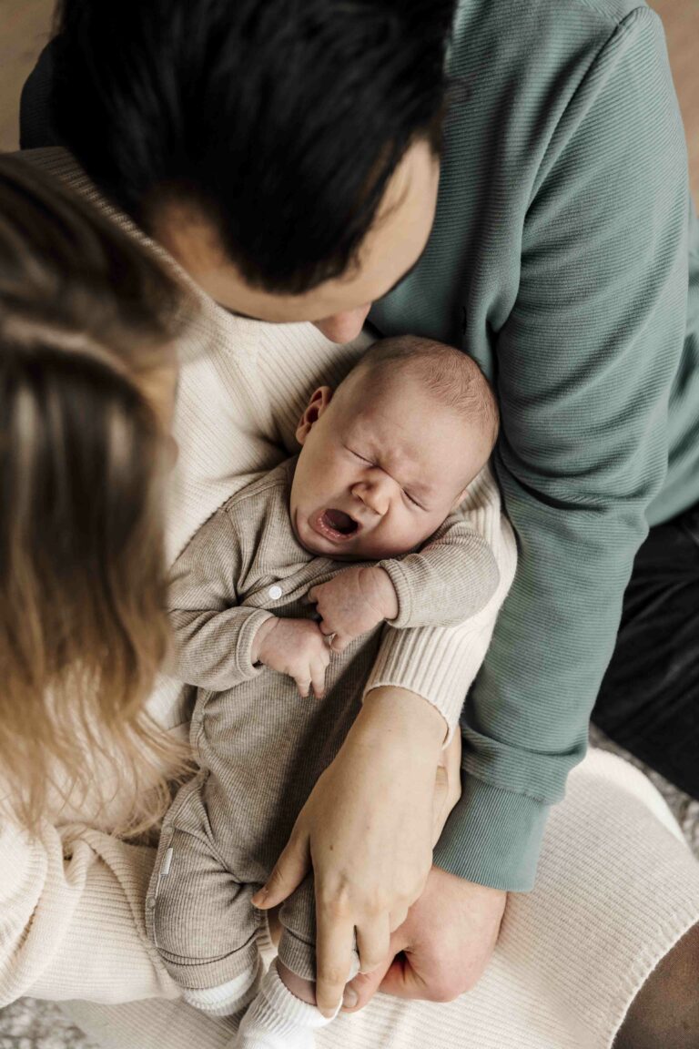 Newborn fotoshoot Apeldoorn baby shoot pasgeboren familie gezin Gelderland Beekbergen Teuge Twello Ugchelen Vaassen papa mama ouders