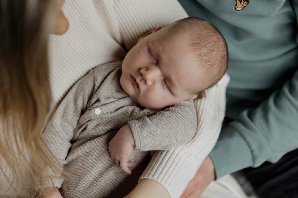 Newborn fotoshoot Apeldoorn baby shoot pasgeboren familie gezin Gelderland Beekbergen Teuge Twello Ugchelen Vaassen papa mama ouders