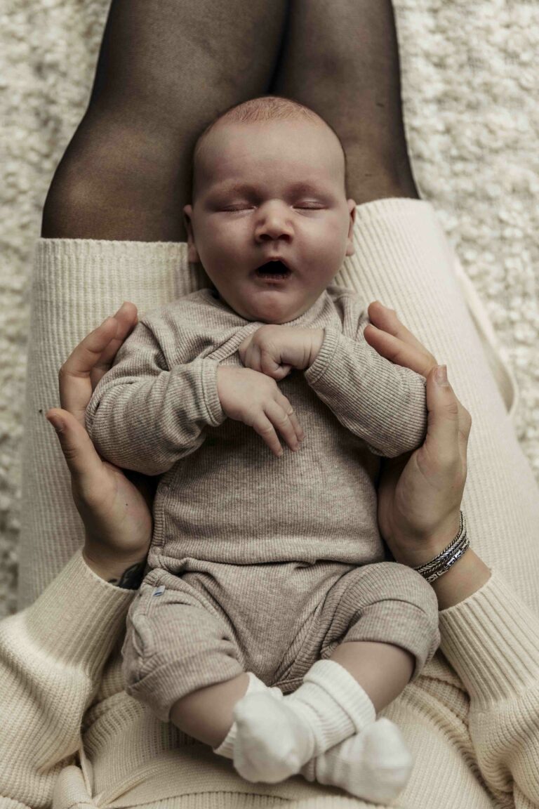Newborn fotoshoot Apeldoorn baby shoot pasgeboren familie gezin Gelderland Beekbergen Teuge Twello Ugchelen Vaassen papa mama ouders