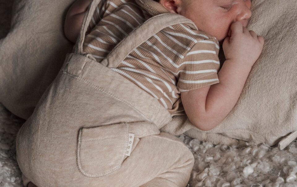 Spontane lifestyle Newbornshoot bij jullie thuis Apeldoorn Gelderland