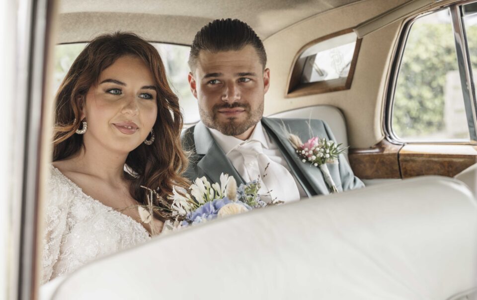 Trouwfotograaf Apeldoorn | Bruiloft met shoot bij Kasteel Spelderholt & ceremonie Vossenberg ceremonie i do weddingshoot beekberken trouw auto