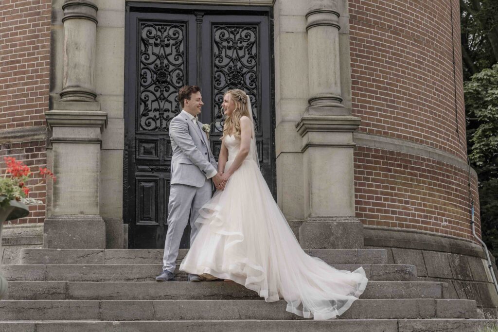 Bruiloft en geregistreerd partnerschap fotografie spontaan taart eten