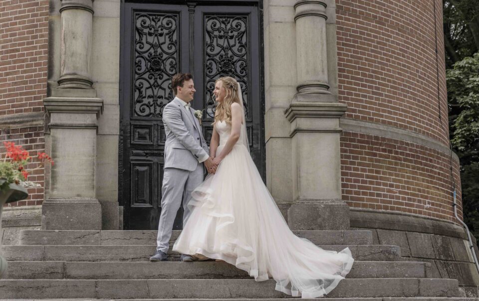 Bruiloft en geregistreerd partnerschap fotografie spontaan taart eten