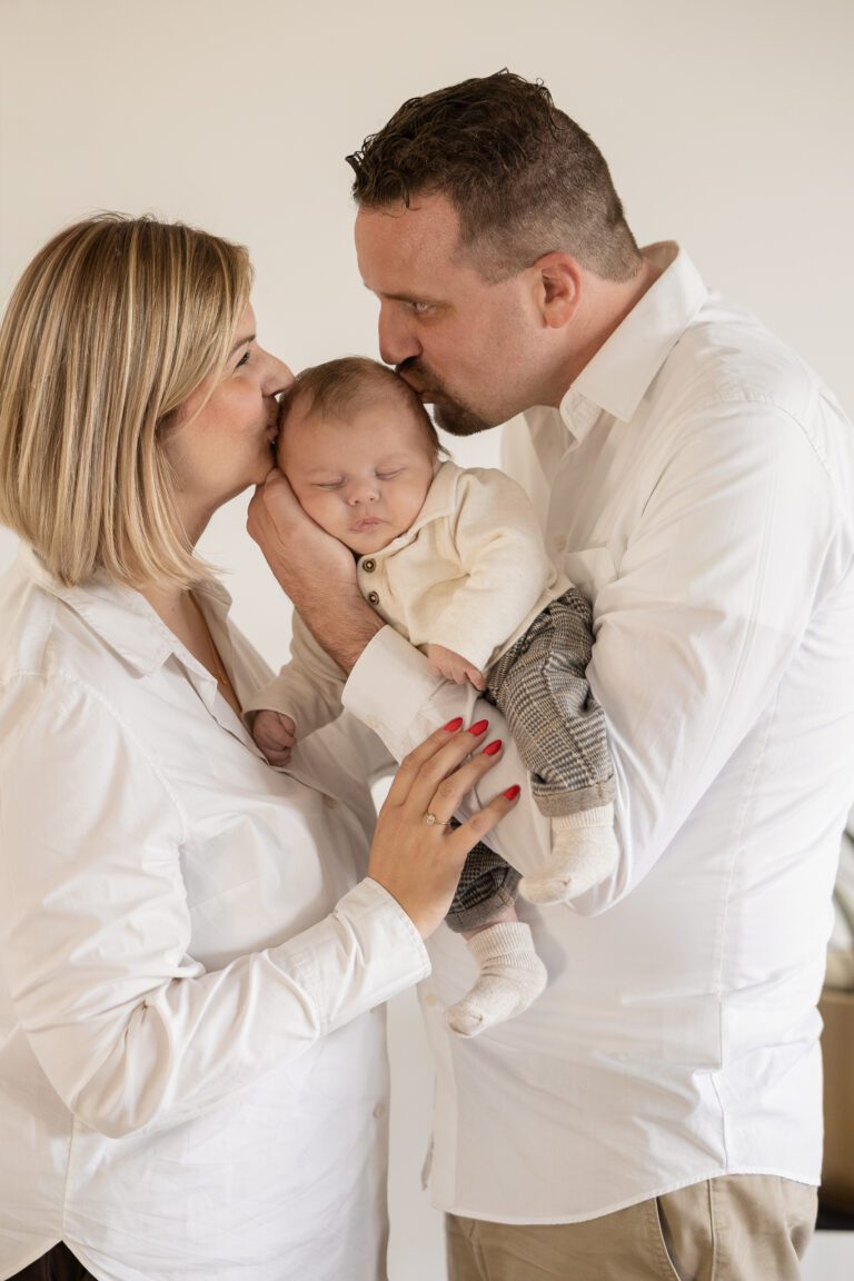 Newbornshoot thuis in Voorthuizen met baby Morris