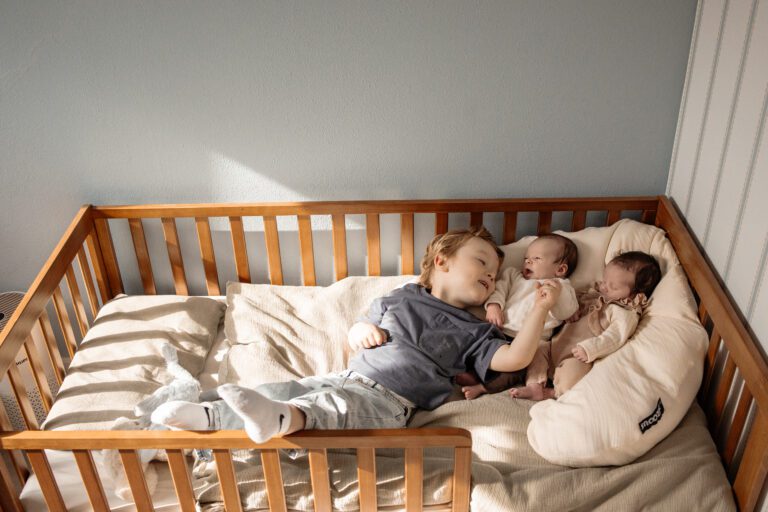 Peuter fotoshoot bij jou thuis, ontspannen en leuk voor kinderen