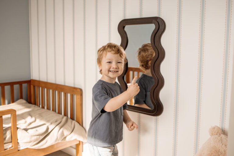 Peuter fotoshoot bij jou thuis, ontspannen en leuk voor kinderen