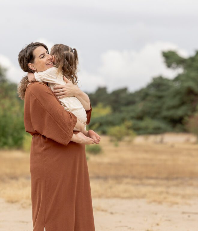 Zwangerschapsshoot met gezin van Niek en Ashley met hun dochtertje op het Kootwijkerduin